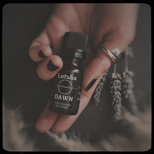 Witchy essential oil blend by Lutska botanica